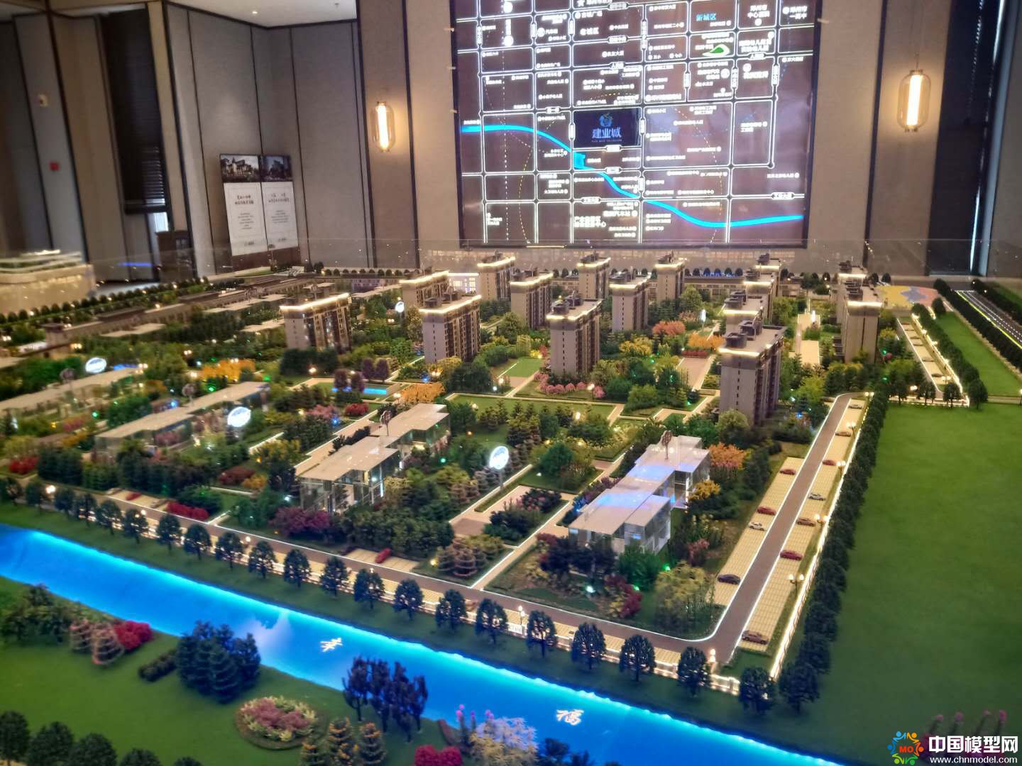 樓盤沙盤模型制作、別墅沙盤模型制作、城市規劃沙盤制作、建筑模型設計制作、工業模型設計制作、數字多媒體沙盤制作