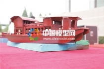 學生黨員制作紅色模型，弘揚紅船精神